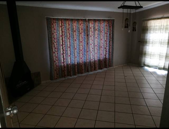 3 BEDROOM HOUSE TO LET IN SAFARI GARDENS